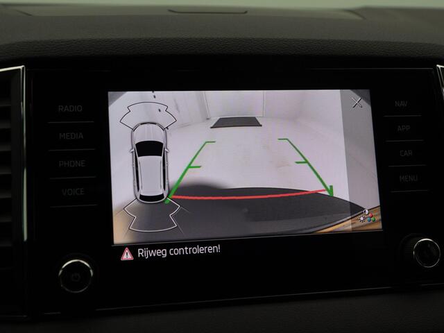 Skoda Karoq 1.5 TSi 150 Pk Automaat Business Edition Plus | Trekhaak | Camera | Stoelverwarming | Adaptive Cruise | CarPlay | 17 Inch