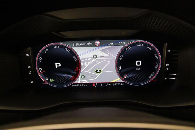 Skoda Karoq Sportline Business 1.5 TSI 150pk DSG Automaat Trekhaak, Panoramadak, Elektrische achterklep, Adaptive cruise control, Navigatie, Achteruitrijcamera,