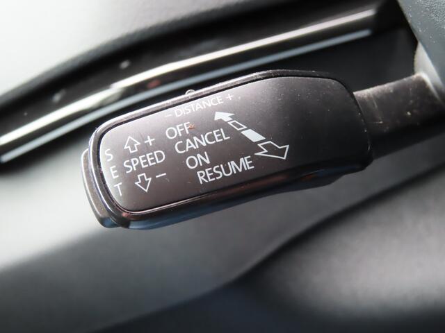 Skoda Karoq 1.5 TSI ACT Sportline Business DSG | pano dak | trekhaak wegklapbaar | canton soundsystem | verwarmbare voorruit |