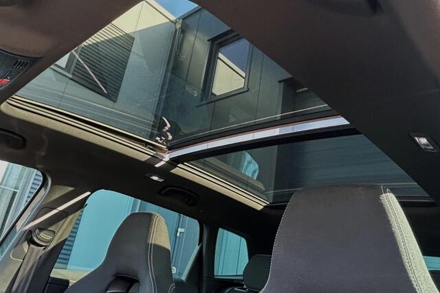 Skoda Karoq 1.5 TSI 150pk DSG Sportline Business 34716KM! PANO TREKHAAK