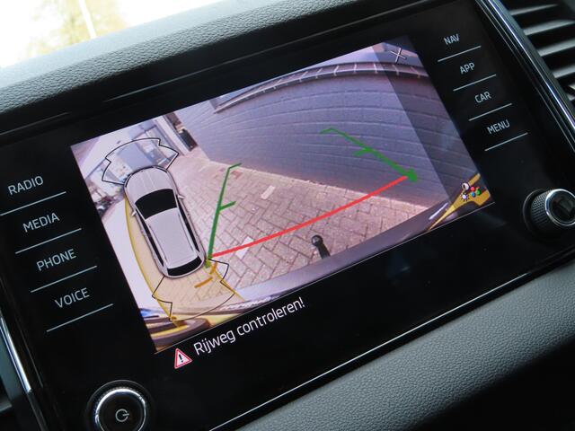 Skoda Karoq 1.5 TSI ACT Style DSG | trekhaak | stoel + stuurwielverwarming | camera |