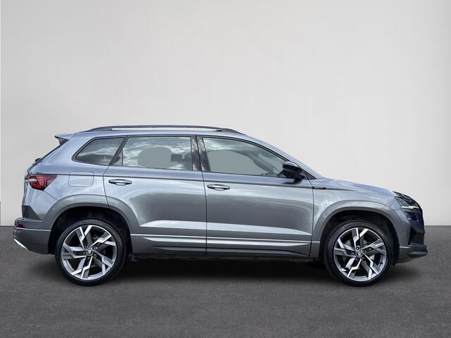 Skoda Karoq 1.5 TSI Sportline | Automaat | Clima | Stuur/Stoelverwarming | Cruise | Carplay | Navi | Pano | ( Vestiging - Nieuwegein )