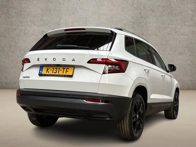 Skoda Karoq 1.5 TSI ACT Deluxe 150Pk Automaat (PANORAMADAK, APPLE CARPLAY, LEDER, ZWART HEMEL, CANTON AUDIO, STOELVERWARMING, ADAPTIVE CRUISE, KEYLESS, GETINT GLAS, CAMERA, NIEUWSTAAT)