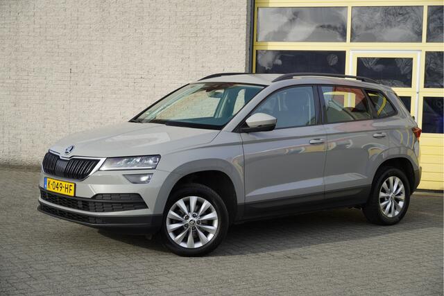 Skoda Karoq 1.5 TSI ACT 150PK! Automaat Business Edition BJ2021 Lmv 16" | Led V+A | Pdc | Trekhaak | Verwarmde voorruit | App-Connect | Navi | Climate control | Cruise control | Verwarmd stuur | Verwarmde voorstoelen | Getint glas