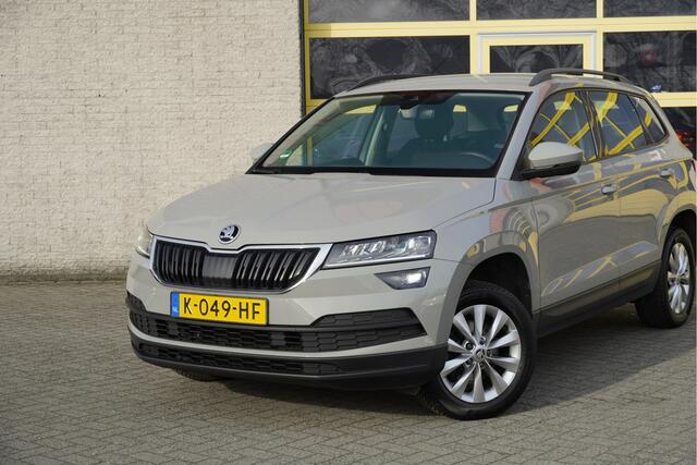 Skoda Karoq 1.5 TSI ACT 150PK! Automaat Business Edition BJ2021 Lmv 16" | Led V+A | Pdc | Trekhaak | Verwarmde voorruit | App-Connect | Navi | Climate control | Cruise control | Verwarmd stuur | Verwarmde voorstoelen | Getint glas