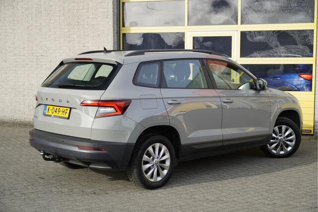 Skoda Karoq 1.5 TSI ACT 150PK! Automaat Business Edition BJ2021 Lmv 16" | Led V+A | Pdc | Trekhaak | Verwarmde voorruit | App-Connect | Navi | Climate control | Cruise control | Verwarmd stuur | Verwarmde voorstoelen | Getint glas