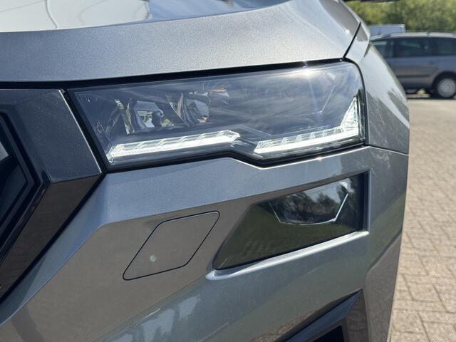 Skoda Karoq 1.5 TSI ACT Sportline Business | PANORAMADAK | 19 inch lichtmetalen velgen | Sportstoelen | Stoelverwarming |