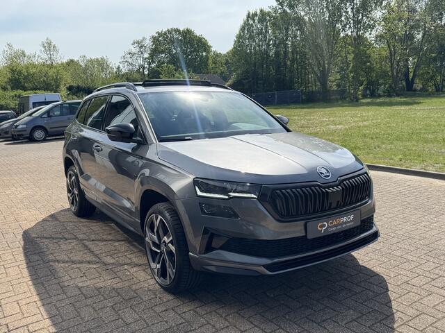 Skoda Karoq 1.5 TSI ACT Sportline Business | PANORAMADAK | 19 inch lichtmetalen velgen | Sportstoelen | Stoelverwarming |