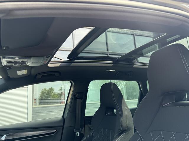 Skoda Karoq 1.5 TSI ACT Sportline Business | PANORAMADAK | 19 inch lichtmetalen velgen | Sportstoelen | Stoelverwarming |