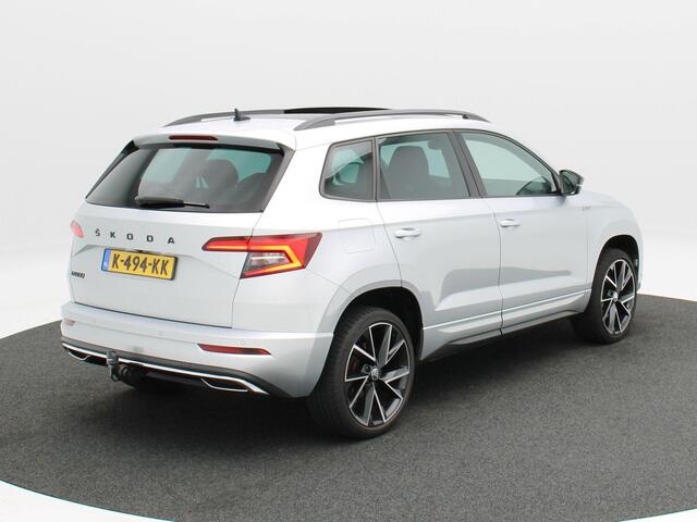 Skoda Karoq 1.5 TSi 150 Pk Automaat Sportline Business | Panorama dak | Stoelverwarming | Trekhaak | Camera | CarPlay | 19 Inch | 79.362 Km !!