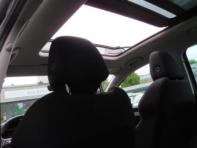 Skoda Karoq 1.5 TSI ACT Business Edition Plus DSG | trekhaak wegklapbaar | pano dak | voorruitverwarming | camera | adaptive cruise