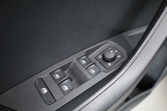 Skoda Karoq 1.5 TSI ACT Sportline Business | Digi. Dashboard | Elek. Trekhaak | Adapt. Cruise | Camera | Keyless | 19'' | Apple CarPlay | Stoel- Stuurverw.