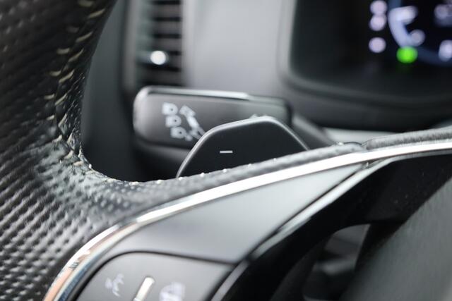 Skoda Karoq 1.5 TSI ACT Sportline Business | Digi. Dashboard | Elek. Trekhaak | Adapt. Cruise | Camera | Keyless | 19'' | Apple CarPlay | Stoel- Stuurverw.