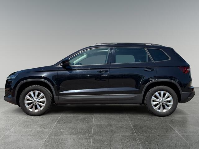 Skoda Karoq 1.5 150pk TSI ACT Business Edition Panoramisch glazenschuif-/kanteldak | Parkeersensoren achter | Trekhaak
