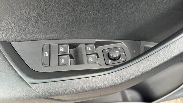 Skoda Karoq 1.0 TSI Style Business Panoramadak