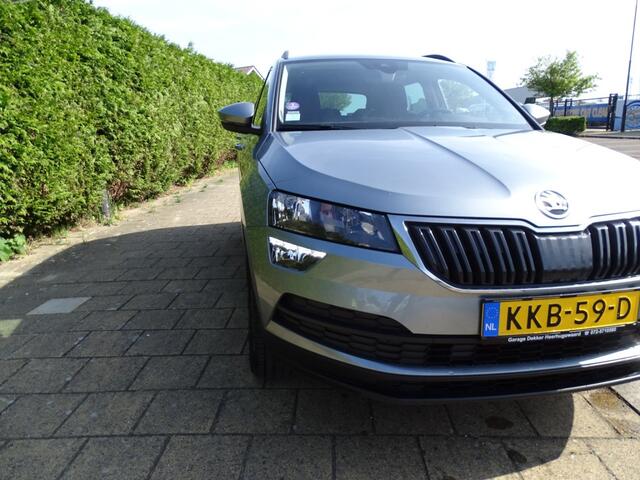Skoda Karoq 1.0 TSI BUS. ED-Navi-Carplay-Clima-Came-Blth-Pdc