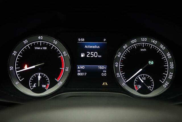 Skoda Karoq 1.5 TSI ACT Style Business | SPORTSTUUR | STOELVERWARMING | DRAADLOZE LADER | DAB | APPLE | CAMERA
