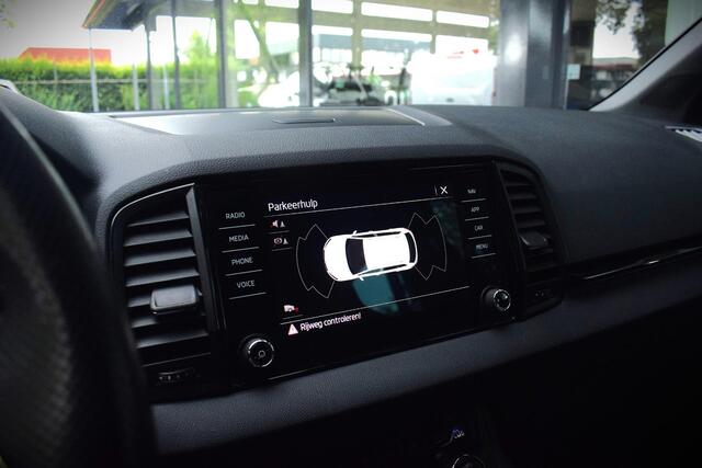 Skoda Karoq 1.5 TSI ACT Sportline Business met TREKHAAK|NAVIGA
