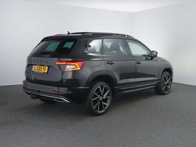 Skoda Karoq 1.5 TSI ACT Sportline Business | Pano | Zwenkhaak | Winterpakket | Camera | ACC |