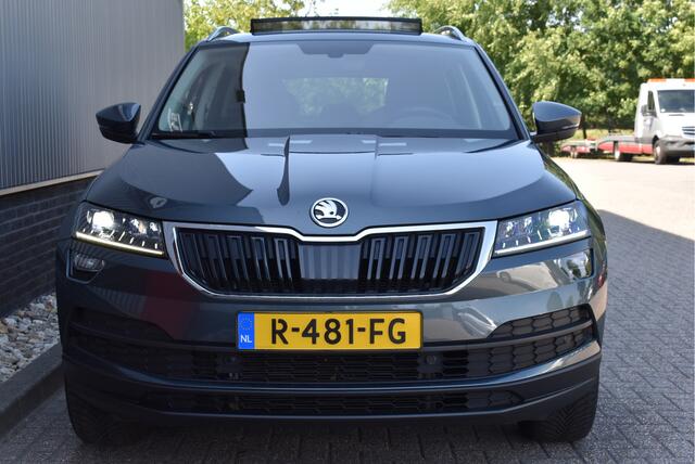 Skoda Karoq 1.5 TSI ACT Business Edition Plus Panorama, Wegkl. trekhaak, Adaptive cruise, Stoelverwarming voor/achter, Camera,
