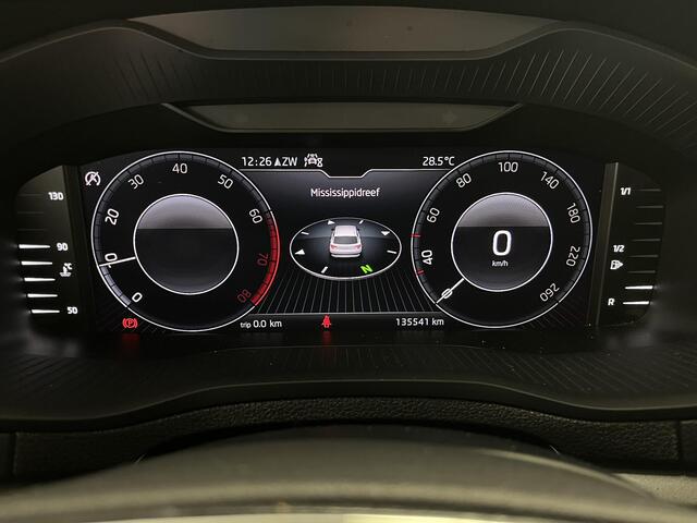 Skoda Karoq 1.0 TSI Business Edition | Trekhaak | Pano | Stoel & Stuur verwarming |