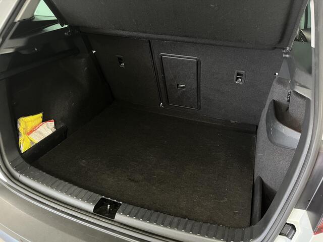 Skoda Karoq 1.0 TSI Business Edition | Trekhaak | Pano | Stoel & Stuur verwarming |