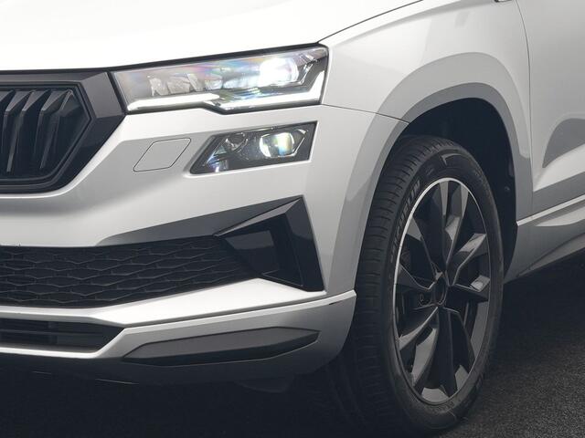 Skoda Karoq 1.5 TSI ACT Sportline Facelift Model 150pk DSG Dealer O.H | Trekhaak Af Fabriek | Adaptive Cruise | Crystal LED | Lederen Sportstoelen Memory & Verwarmd | Keyless | Sfeerverlichting | Apple Carplay | Verwarmd Sportstuur | Navigatie | Virtual | DAB |