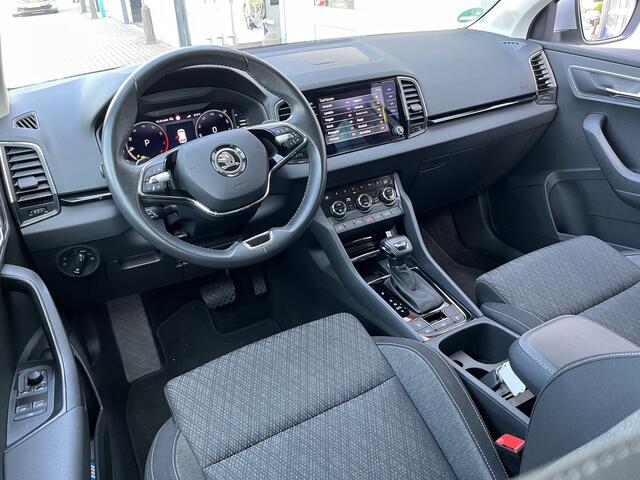 Skoda Karoq 1.5 TSI ACT Style / AUTOMAAT/ TREKHAAK/ DIGITAL DASH/ NAVI/ SMARTLINK/ PARK. SENSOREN + CAMERA/ CLIMATE/ STOELVERWARMING