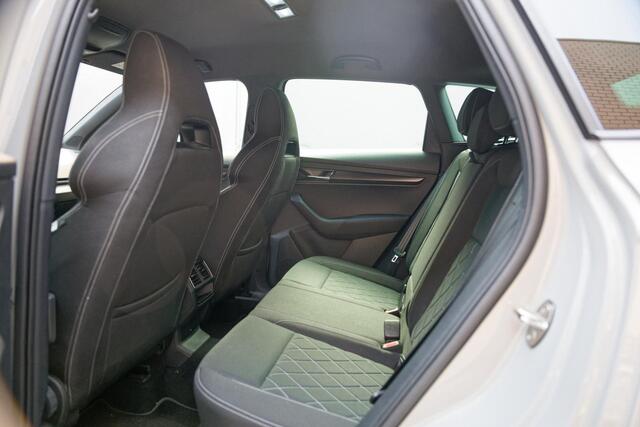 Skoda Karoq 1.5 TSI ACT Sportline Business 19" LM velgen, Sound System, Verwarmbare stoelen, criose control, enz