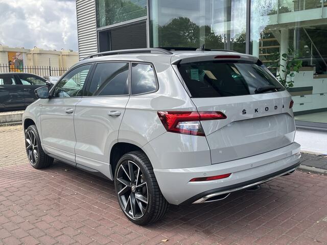 Skoda Karoq 1.5 TSI ACT Sportline Business / Panorama dak / Carplay / Stoelverwarming voor en achter / 19'' LMV