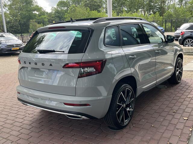 Skoda Karoq 1.5 TSI ACT Sportline Business / Panorama dak / Carplay / Stoelverwarming voor en achter / 19'' LMV