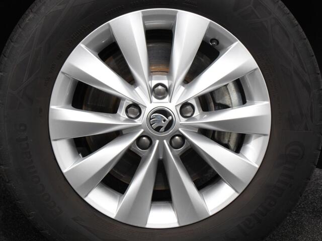 Skoda Karoq 1.5 TSI 150pk DSG Ambition Navigatie Apple Carpla/Android Auto Camera Climate Control Adaptieve Cruise control Lichtmetalen Velgen