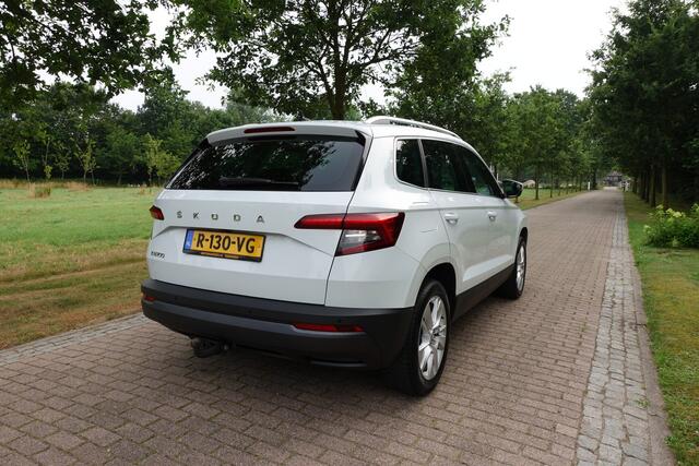 Skoda Karoq 1.5 TSI ACT Business Edition Plus | LED | ACC | Camera | Trekhaak | CarPlay | Stoelverwarming |