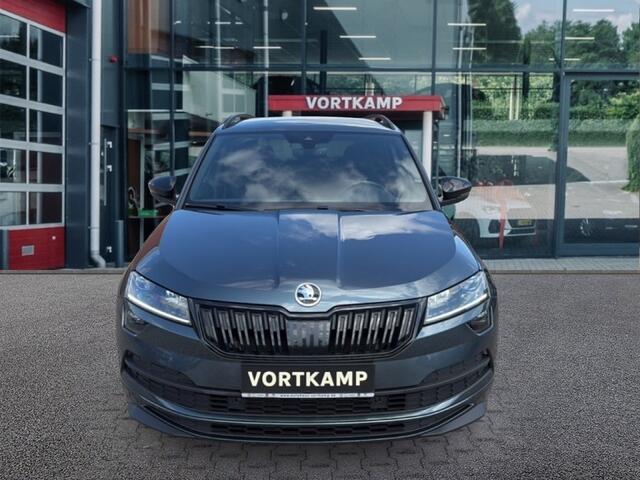 Skoda Karoq 1.5 TSI DSG SPORTLINE TREKHAAK/CAMERA/ELEK-KLEP/ACC/DIG-DASH/STOELVERW