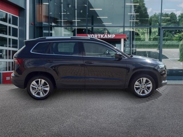 Skoda Karoq 1.5 TSI DSG STYLE TREKHAAK/PANO-DAK/CAMERA/ELEK-KLEP/CRUISE/STOELVERW