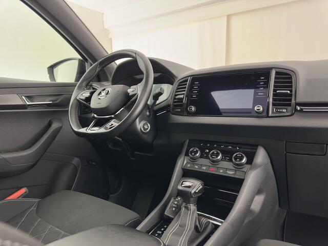 Skoda Karoq 1.5 TSI ACT Sportline Business (INCL-BTW) Aut. *PANO | DIGI-COCKPIT | FULL-LED | ADAPTIVE-CRUISE | HEATED-SPORTSEATS | TOP-VIEW | AMBIENTLIGHT | NAVI-FULLMAP | KEYLESS | DAB+ | TOWBAR | PRIVACYGLASS | 18''ALU*
