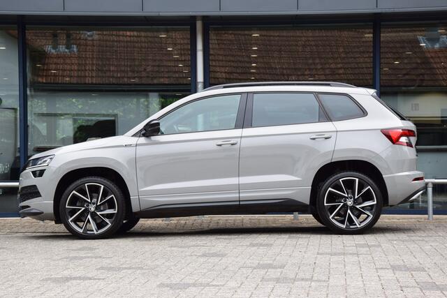 Skoda Karoq 1.5 TSI 150PK ACT Sportline Business DSG Automaat | Org. NL | Rijklaar incl. BOVAG Garantie | Trekhaak | 19'' Velgen | Virtual Cockpit | Achteruitrijcamera | Stoel/Stuur&Voorruitverwarming |