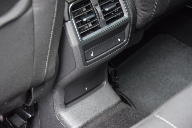 Skoda Karoq 2.0 TSI 4x4 Sportline Business DSG Automaat | BOVAG Garantie | Unieke Auto! | Trekhaak | Panoramadak | Camera | Adaptive Cruise Control | 19'' Velgen | Stoelverwarming | Canton |