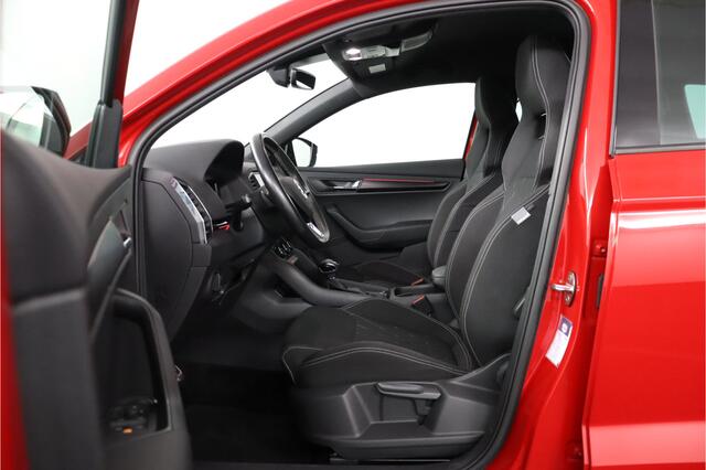 Skoda Karoq 1.5 TSI ACT Sportline Business | Trekhaak | Stoelverwarming | All Season Banden | Navigatie |