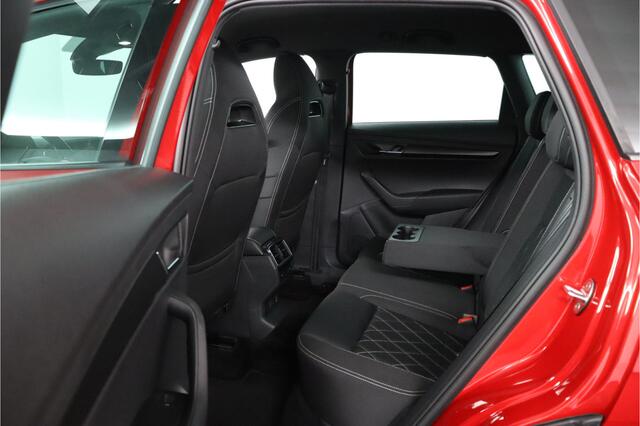 Skoda Karoq 1.5 TSI ACT Sportline Business | Trekhaak | Stoelverwarming | All Season Banden | Navigatie |