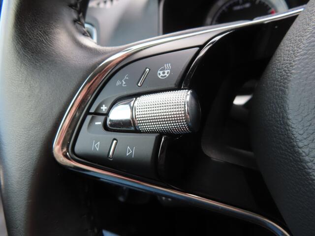 Skoda Karoq 1.5 TSI ACT Style DSG | trekhaak | stoel + stuurwielverwarming | camera |