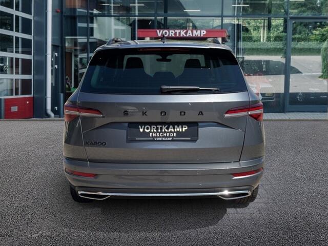 Skoda Karoq 1.5 TSI DSG SPORTLINE TREKHAAK/PANO-DAK/CAMERA/ELEK-KLEP/ACC/STOELVERW