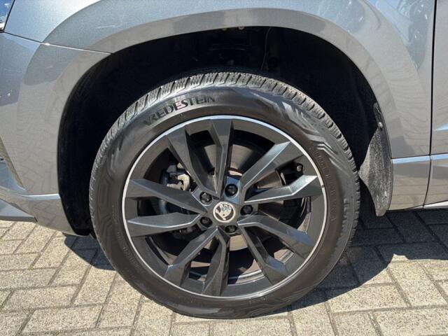 Skoda Karoq 1.5 TSI DSG SPORTLINE TREKHAAK/PANO-DAK/CAMERA/ELEK-KLEP/ACC/STOELVERW