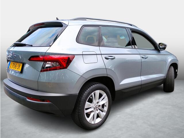 Skoda Karoq 1.0 TSI Business Edition Getinte ramen - 17Inch LMV - Parkeersensoren V+A - Apple Carplay/Android Auto