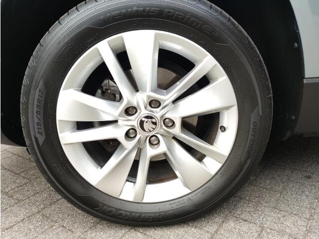 Skoda Karoq 1.0 TSI Business Edition Getinte ramen - 17Inch LMV - Parkeersensoren V+A - Apple Carplay/Android Auto