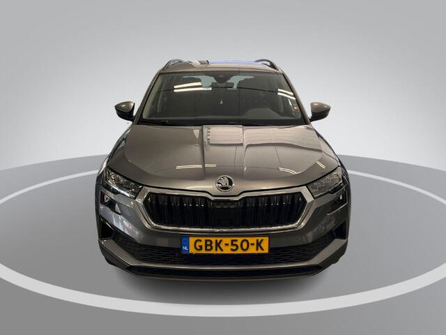 Skoda Karoq 1.5 TSI ACT 150pk DSG Business Edition · Camera · Inklap. Trekhaak · Keyless · Stuur- & Stoelverwarming · Apple/Android Car Play · ACC · Garantie t/m 02-07-2028 of 100.000km
