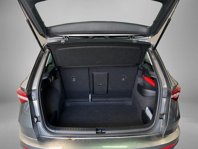 Skoda Karoq 1.5 TSI ACT 150pk DSG Business Edition · Camera · Inklap. Trekhaak · Keyless · Stuur- & Stoelverwarming · Apple/Android Car Play · ACC · Garantie t/m 02-07-2028 of 100.000km