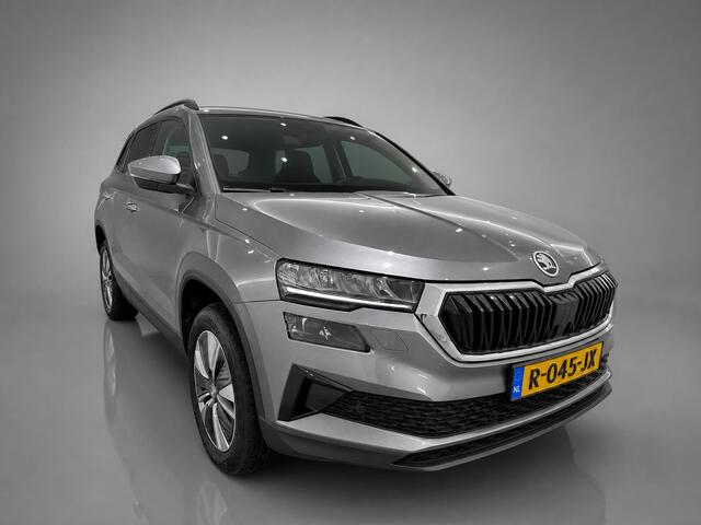 Skoda Karoq 1.5 TSI ACT Business Edition Plus / Navigatie / App connect / Camera / Parkeersensoren V+A / Lichtmetaal 17 inch /