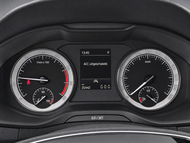 Skoda Karoq 1.5 TSI ACT Business Edition Plus / Navigatie / App connect / Camera / Parkeersensoren V+A / Lichtmetaal 17 inch /