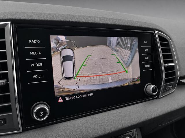 Skoda Karoq 1.5 TSI ACT Business Edition Plus / Navigatie / App connect / Camera / Parkeersensoren V+A / Lichtmetaal 17 inch /